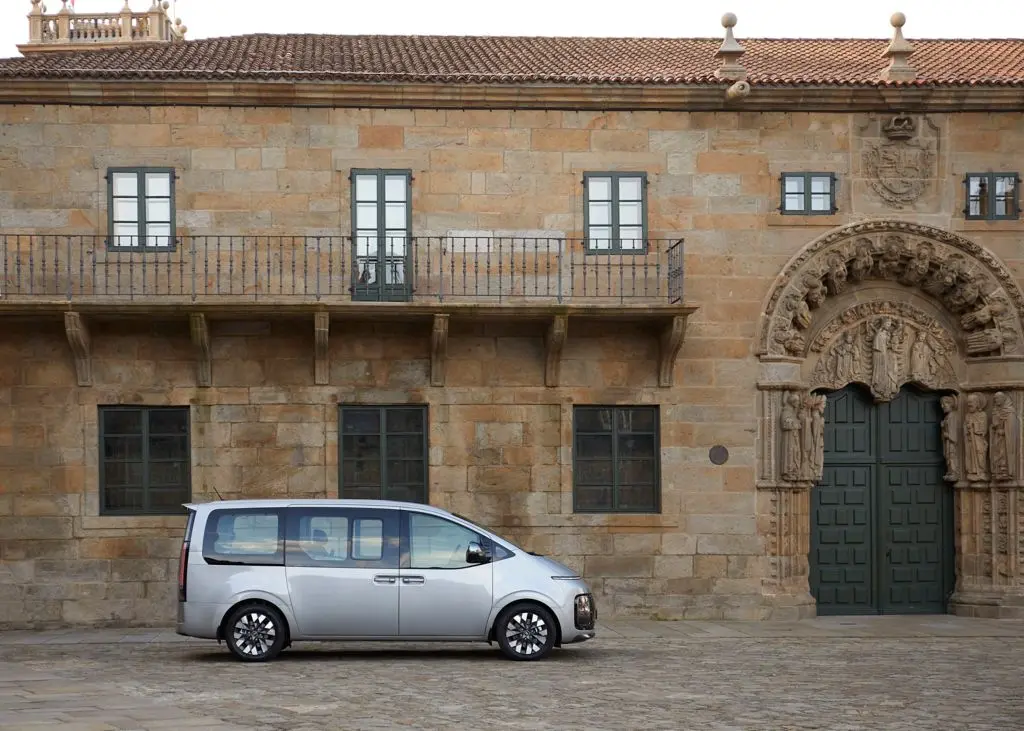 hyundai staria es exterior