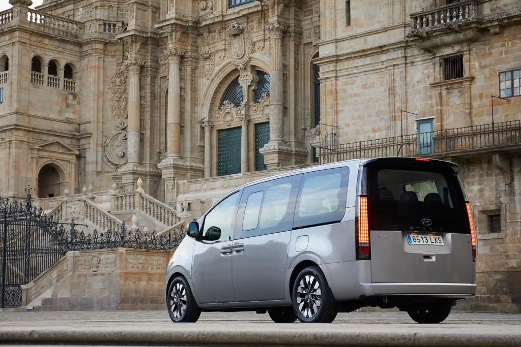 hyundai staria es exterior