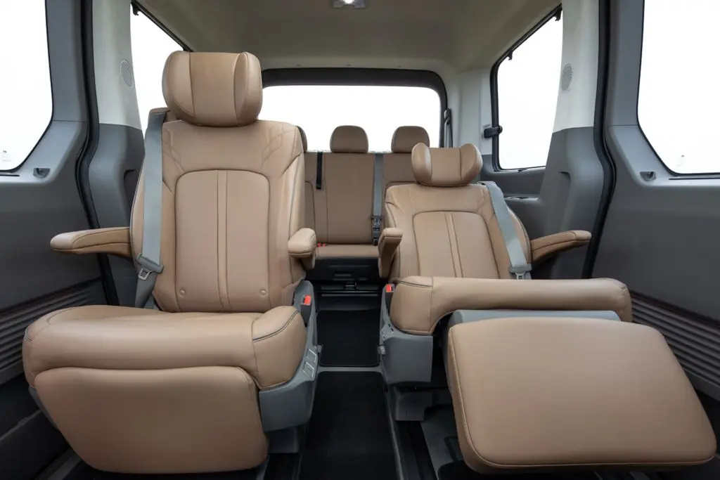 hyundai staria es interior