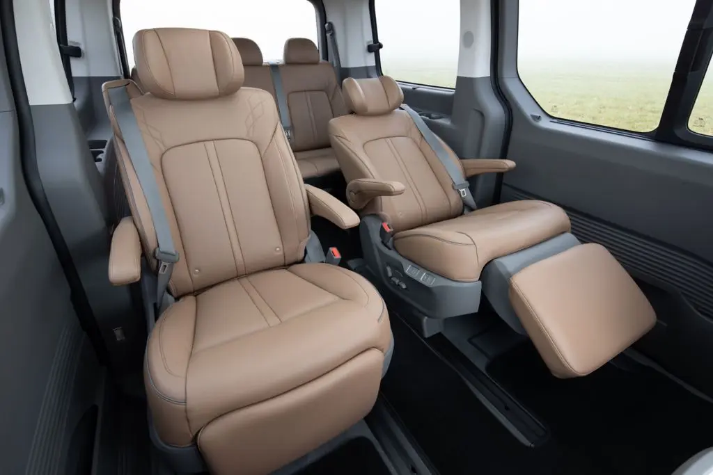 hyundai staria es interior