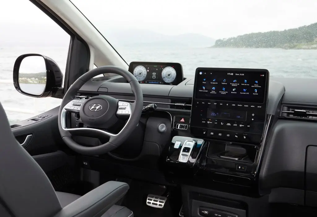 hyundai staria es interior