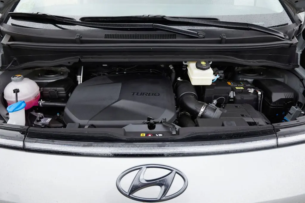 hyundai staria es interior