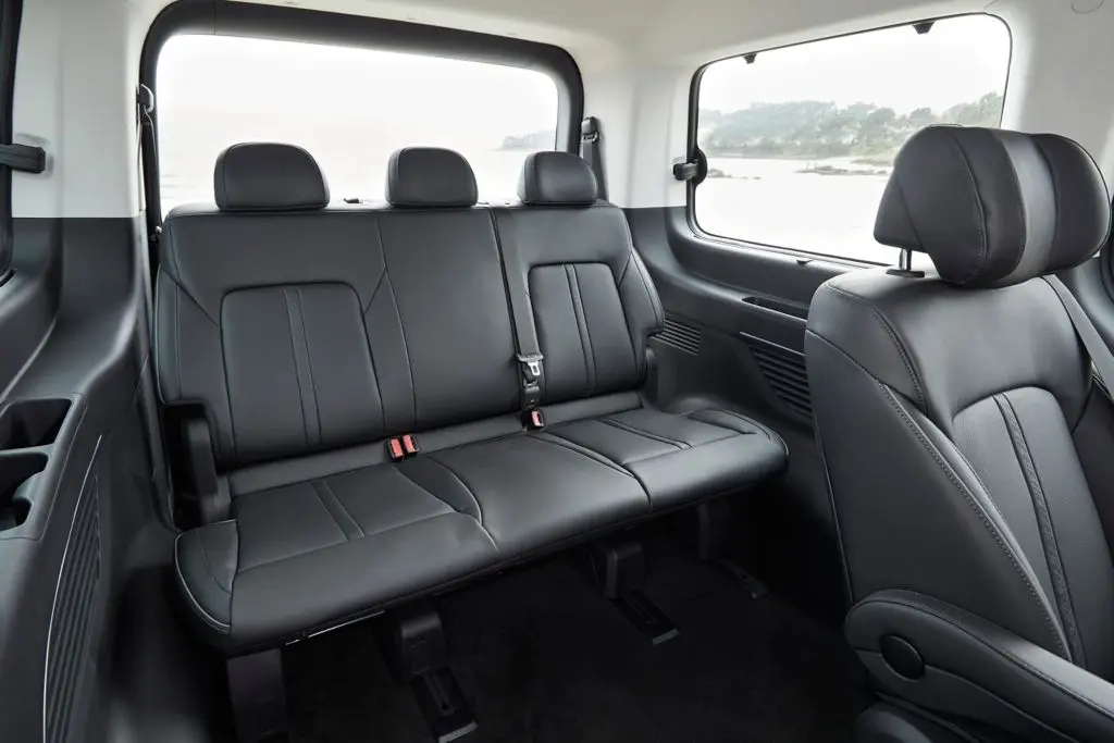 hyundai staria es interior