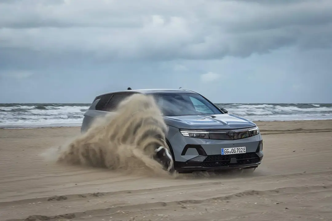 OpelGrandlandElectricAWD_528569@2x