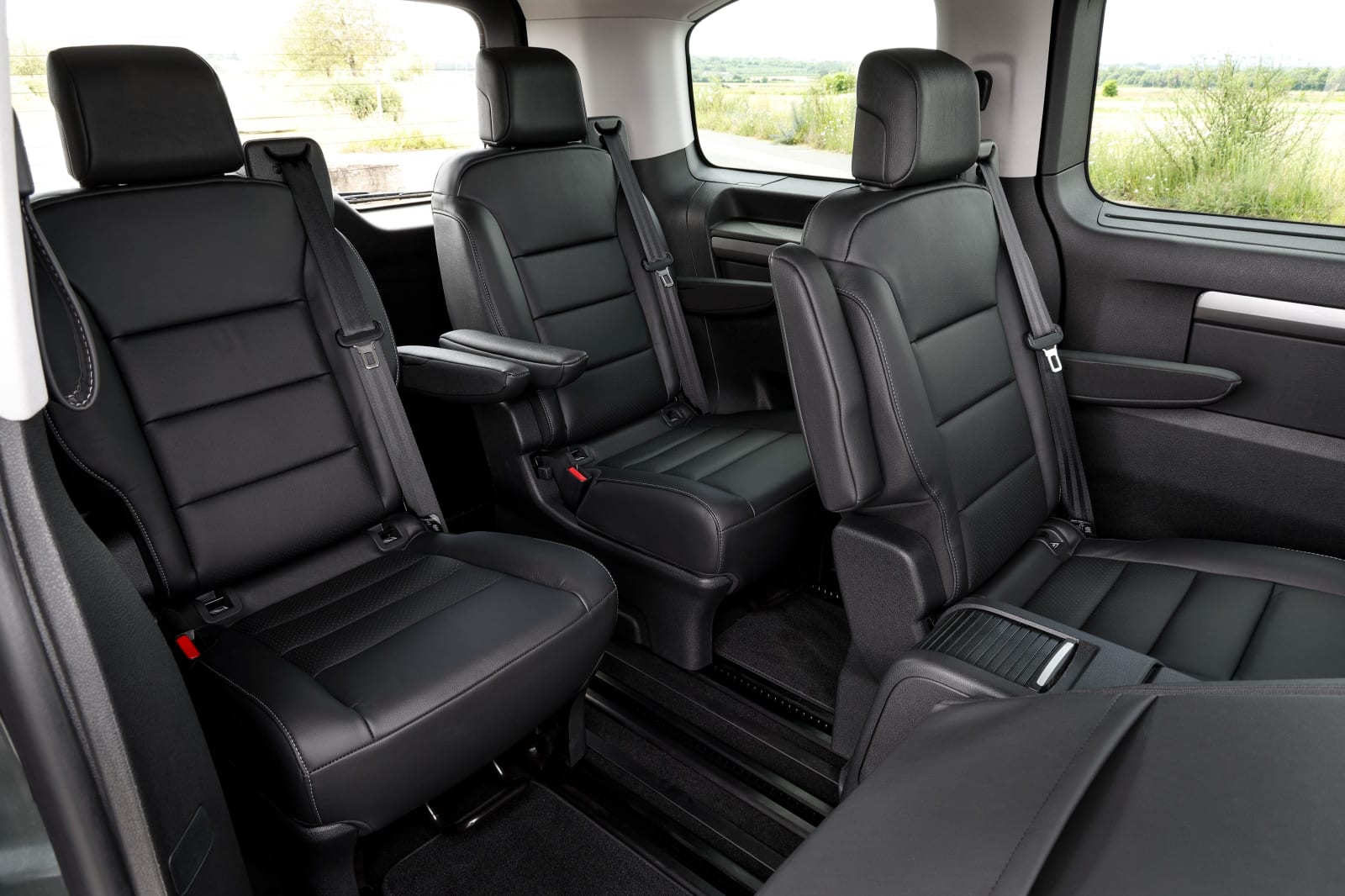 monovolumen Opel Zafira con motor diésel de 2,2 litros de nuevo desarrollo interior