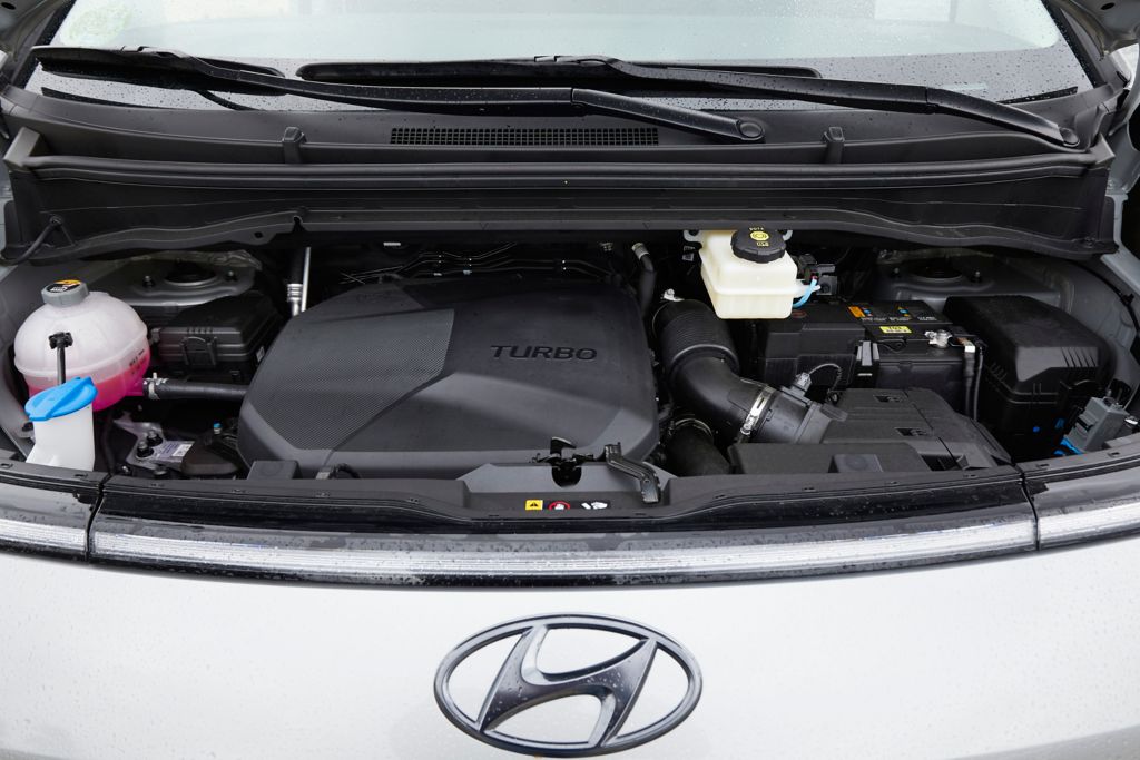 hyundai staria es interior