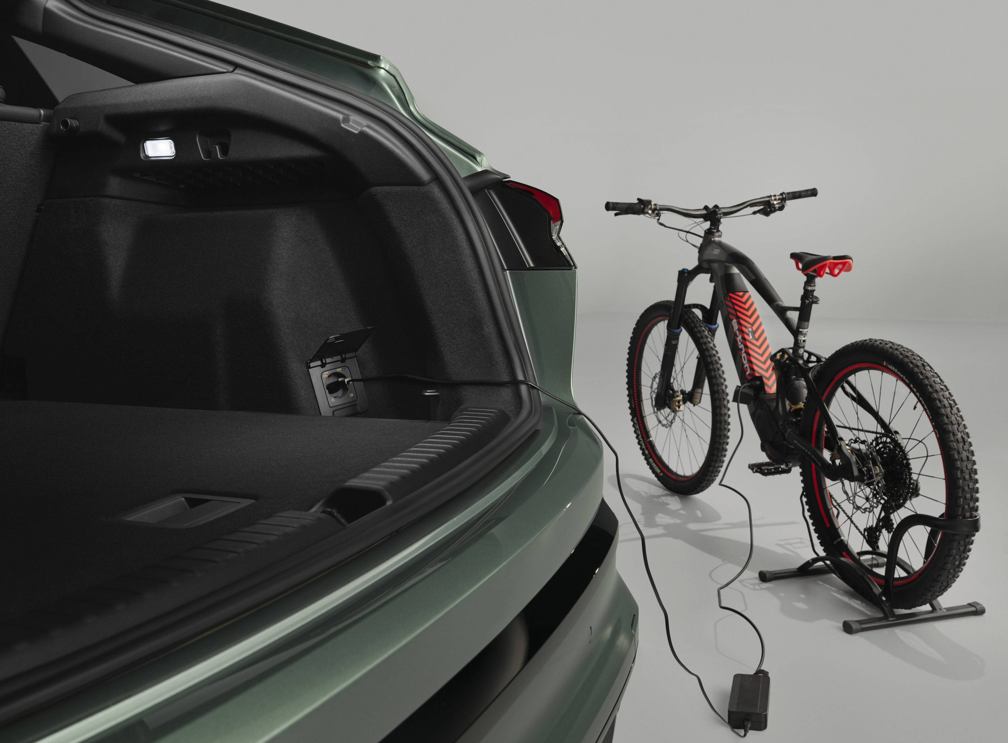 Studio photo, interior, Vehicle-to-Load (V2L)